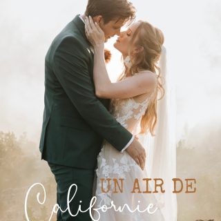 Quand on pense à un mariage en Provence, on imagine souvent des champs de lavande, des oliviers et le chant des cigales. Et puis il y a des lieux qui prennent un malin plaisir à nous faire voyager ailleurs... 🌵🏜️🤠

Martine et François sont venus du Luxembourg pour se marier sous le soleil du Sud. Mais ce jour-là, par moments, on aurait presque oublié où l’on était.
Des terres rouges à perte de vue. Des cactus dressés sous le ciel bleu. Une lumière presque irréelle. Le Tropicana Flore a ce pouvoir étonnant de te faire parcourir des milliers de kilomètres sans quitter la Provence.
Et pour eux, ce décor n’avait rien d’un hasard. Parce qu’il ressemblait à l’endroit où François avait demandé Martine en mariage.
J’avouuuuue (Christophe sort de ce corps ! 😅) que j’adore cette idée ! Choisir un lieu qui raconte déjà quelque chose de votre histoire. Un lieu qui n’est pas seulement beau, mais qui a du sens. Comme un clin d’œil glissé discrètement dans la journée.

Au fil des heures, les invités ont partagé bien plus qu’un mariage. Ils ont embarqué dans un voyage. Entre les éclats de rire, les verres levés sous le soleil et cette atmosphère si particulière, il flottait dans l’air quelque chose de simple et d’évident : la joie d’être ensemble.
Et finalement, les souvenirs les plus forts naissent souvent comme ça. Quand un lieu réveille une émotion. Quand un détail rappelle une histoire. Quand une journée ressemble profondément à ceux qui la vivent.
Et entre nous, se retrouver au beau milieu d’un décor qui évoque l’Ouest américain sans avoir à passer dix heures dans un avion, c’est quand même un joli tour de magie. ✨
.
Vrais mariés : @martini7a & François
Lieu de réception : @tropicana.events
Décoration : @histoirevintage
Photo : @elielle.fr
Vidéo : @renaud_conti
Traiteur : @borges.evenements
Cocktails : @mr.mojitoo
Band : @bmtc.wedding
DJ : @sonorisation_83
Make-up & hair : @nelcreativite
Robe : @galialahav
Shoes : @christianlouboutin @hermes
.
#destinationwedding #mariageencalifornie #photographemariage #tropicanaflore